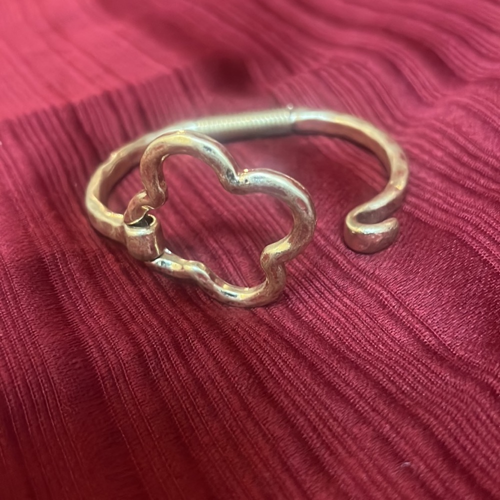 Retractable Bangle - Picture 13 of 16